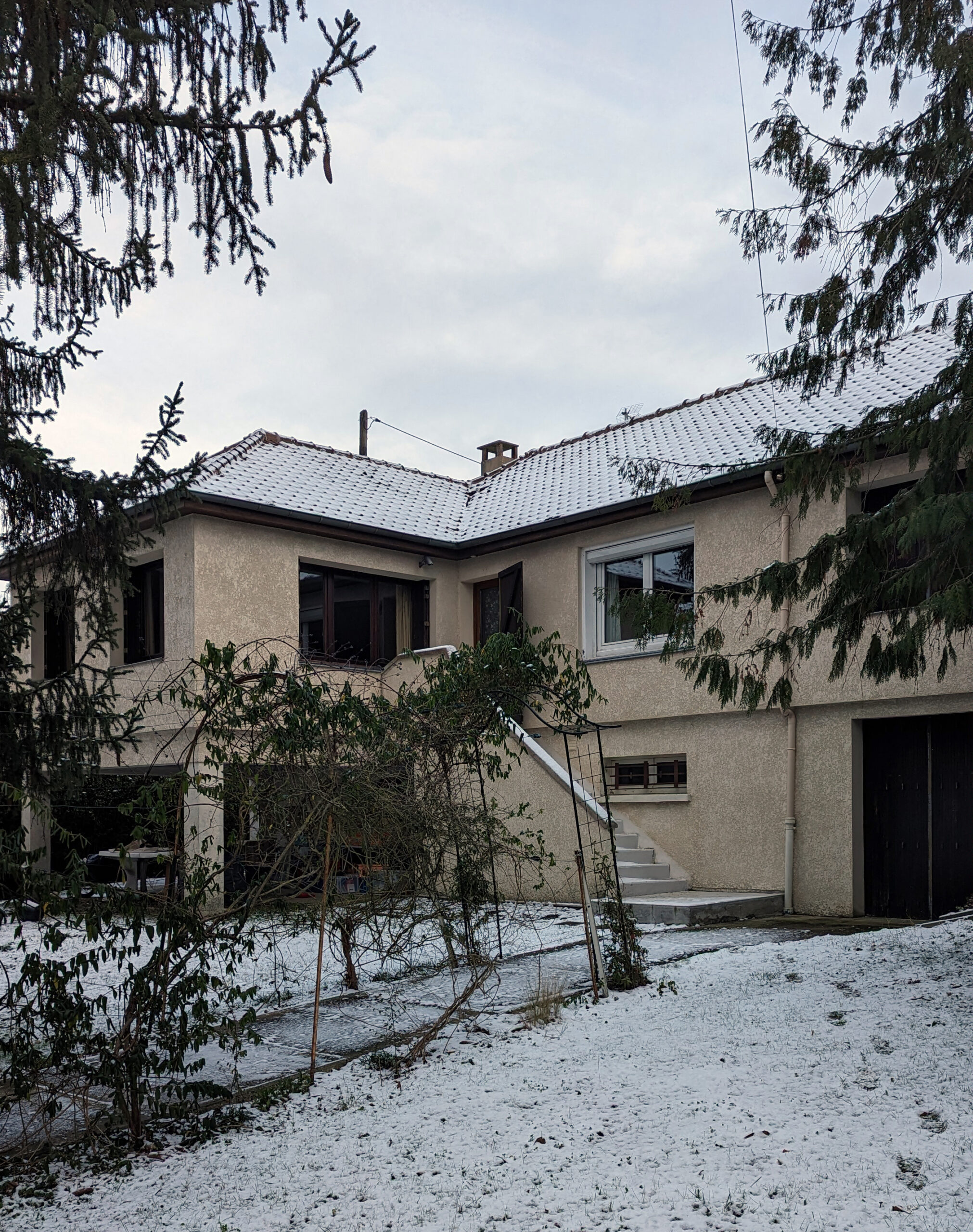 11 Mézières sous la neige vue d'ensemble maison